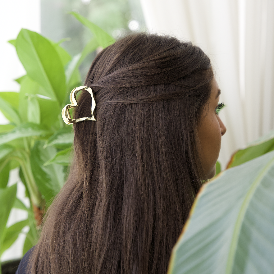 Gold and Silver Metal Heart Hair Clips (Pack of 2) – Stylish Heart-Shaped Hair Accessories