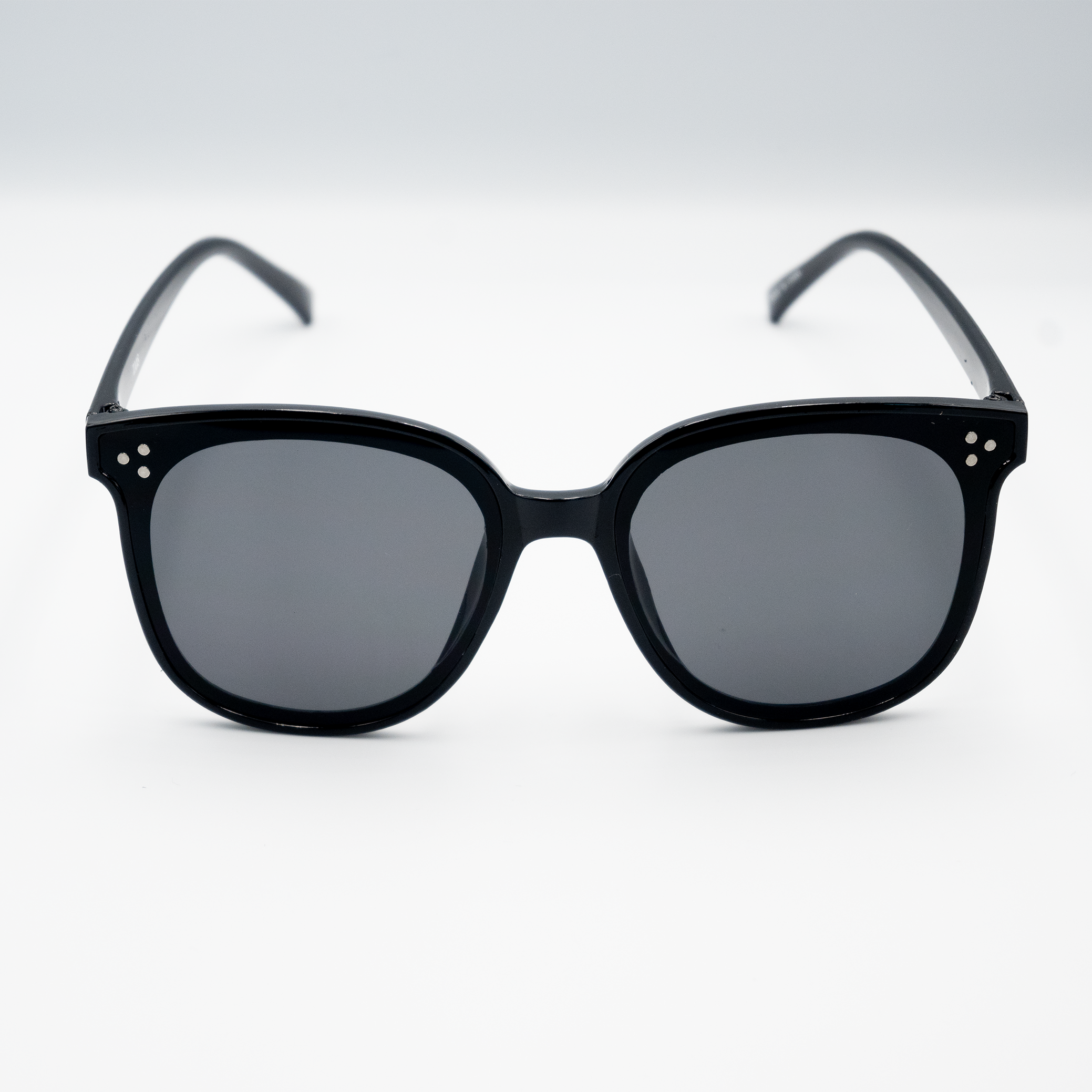 Black square vintage sunglasses, retro square sunglasses for men and women, UV protection black sunglasses, stylish black square sunglasses, vintage-inspired square sunglasses, unisex black square sunglasses, trendy square sunglasses for summer, bold square frame sunglasses, luxury square sunglasses with UV protection.