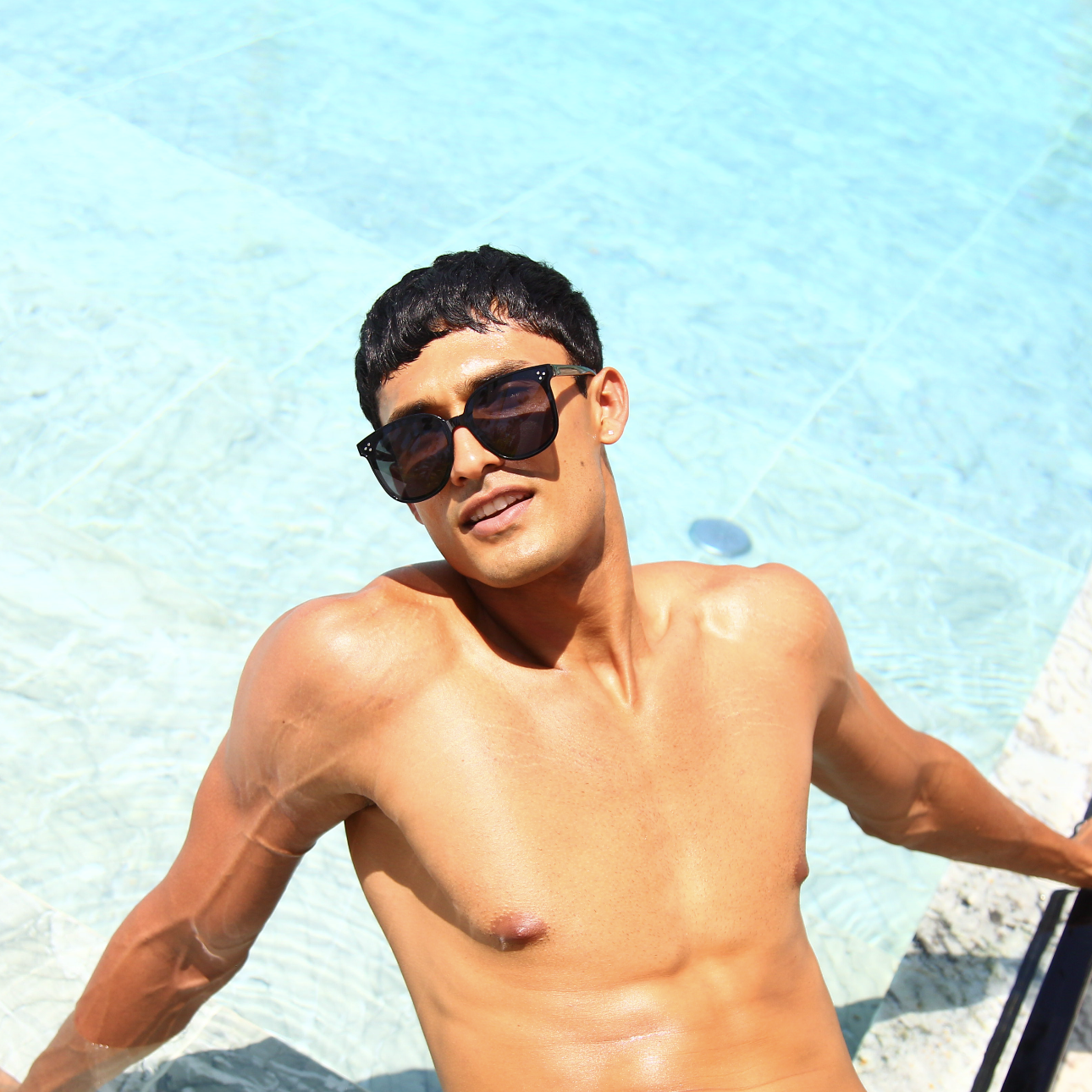 Black square vintage sunglasses, retro square sunglasses for men and women, UV protection black sunglasses, stylish black square sunglasses, vintage-inspired square sunglasses, unisex black square sunglasses, trendy square sunglasses for summer, bold square frame sunglasses, luxury square sunglasses with UV protection