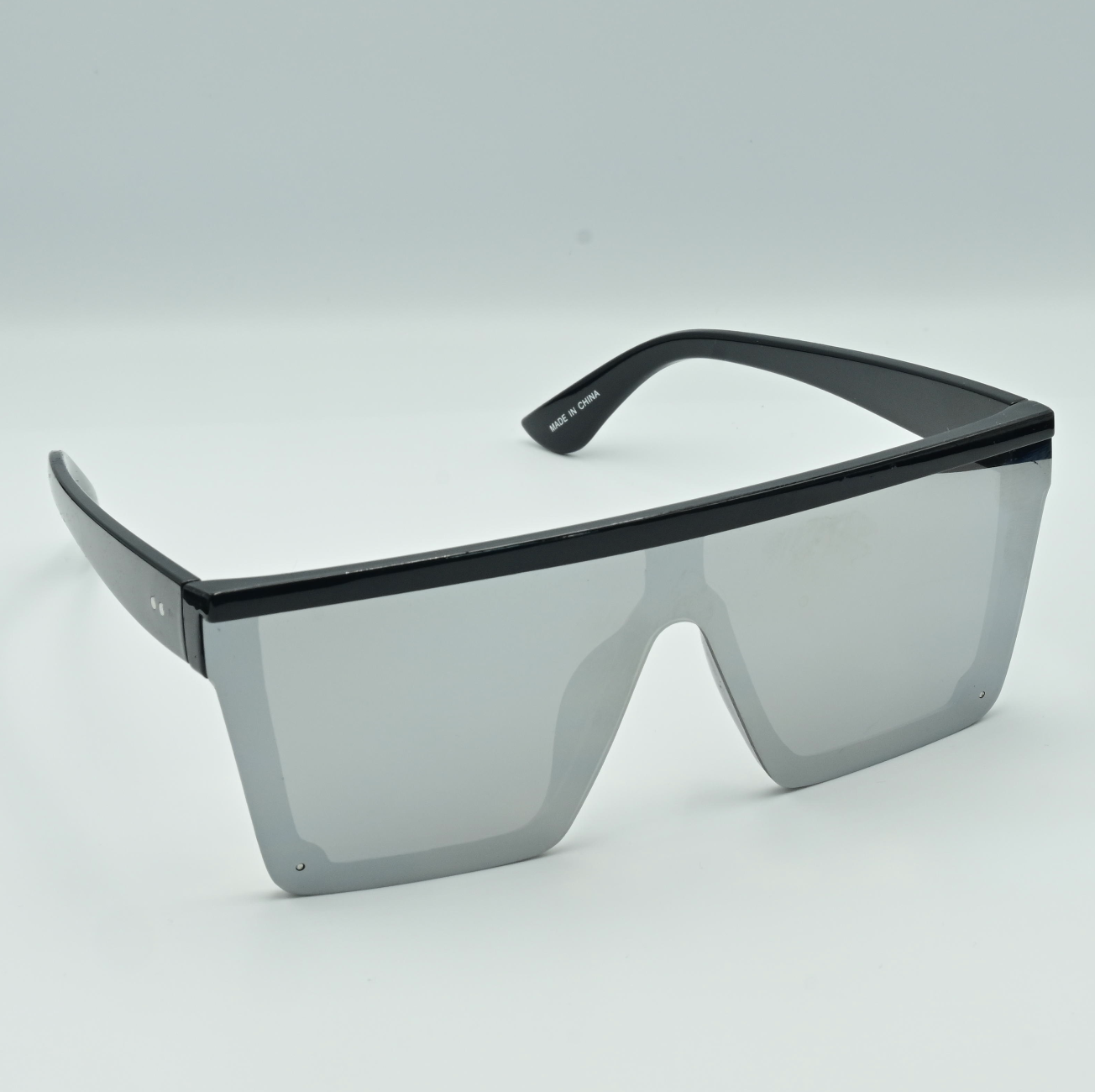 Flat Mirror Lens Sunglasses – Reflective Eyewear for Men & Women with UV Protection