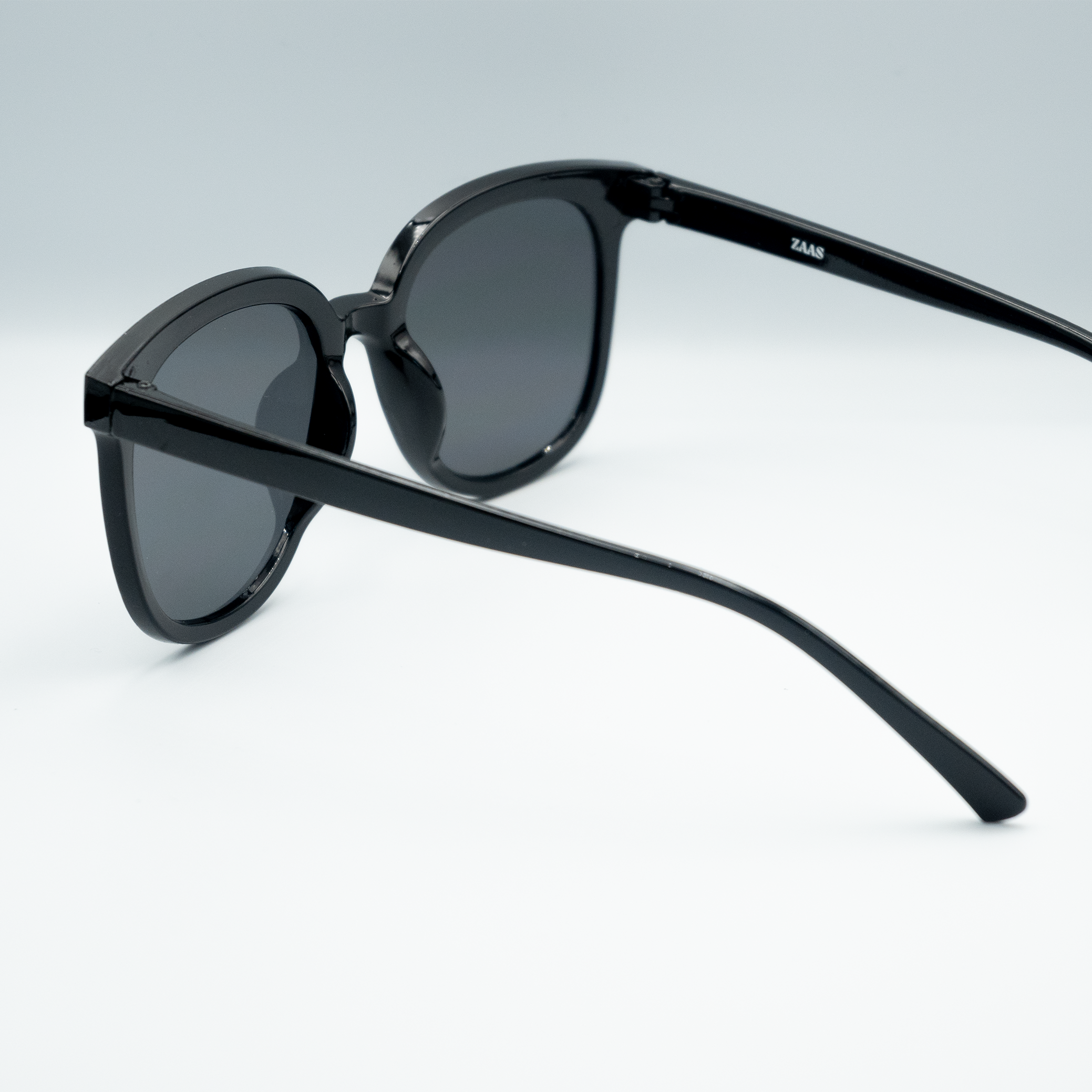 Black square vintage sunglasses, retro square sunglasses for men and women, UV protection black sunglasses, stylish black square sunglasses, vintage-inspired square sunglasses, unisex black square sunglasses, trendy square sunglasses for summer, bold square frame sunglasses, luxury square sunglasses with UV protection.
