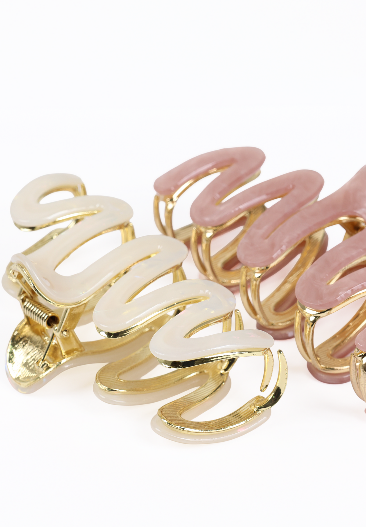 Wave-Shaped Pearl Claw Clips – Elegant Plastic Pearl Hair Clips for Women