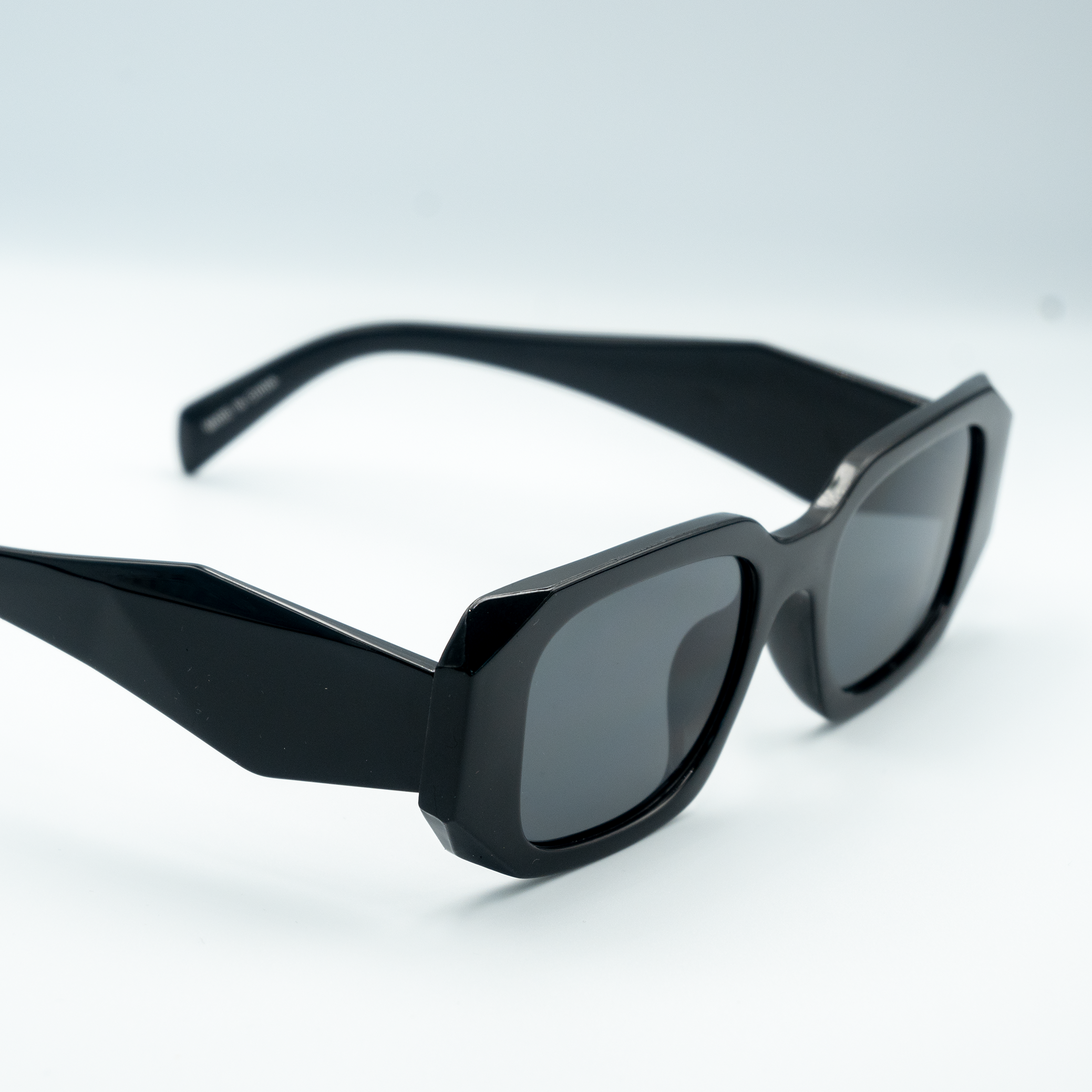 Retro Trendy Square Sunglasses – Fashionable Eyewear